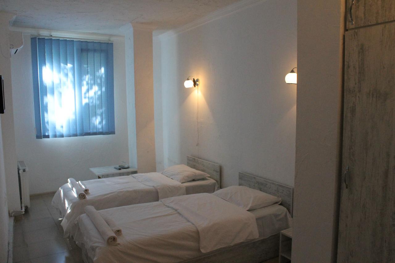 Hotel Lim บาทูมิ ภายนอก รูปภาพ