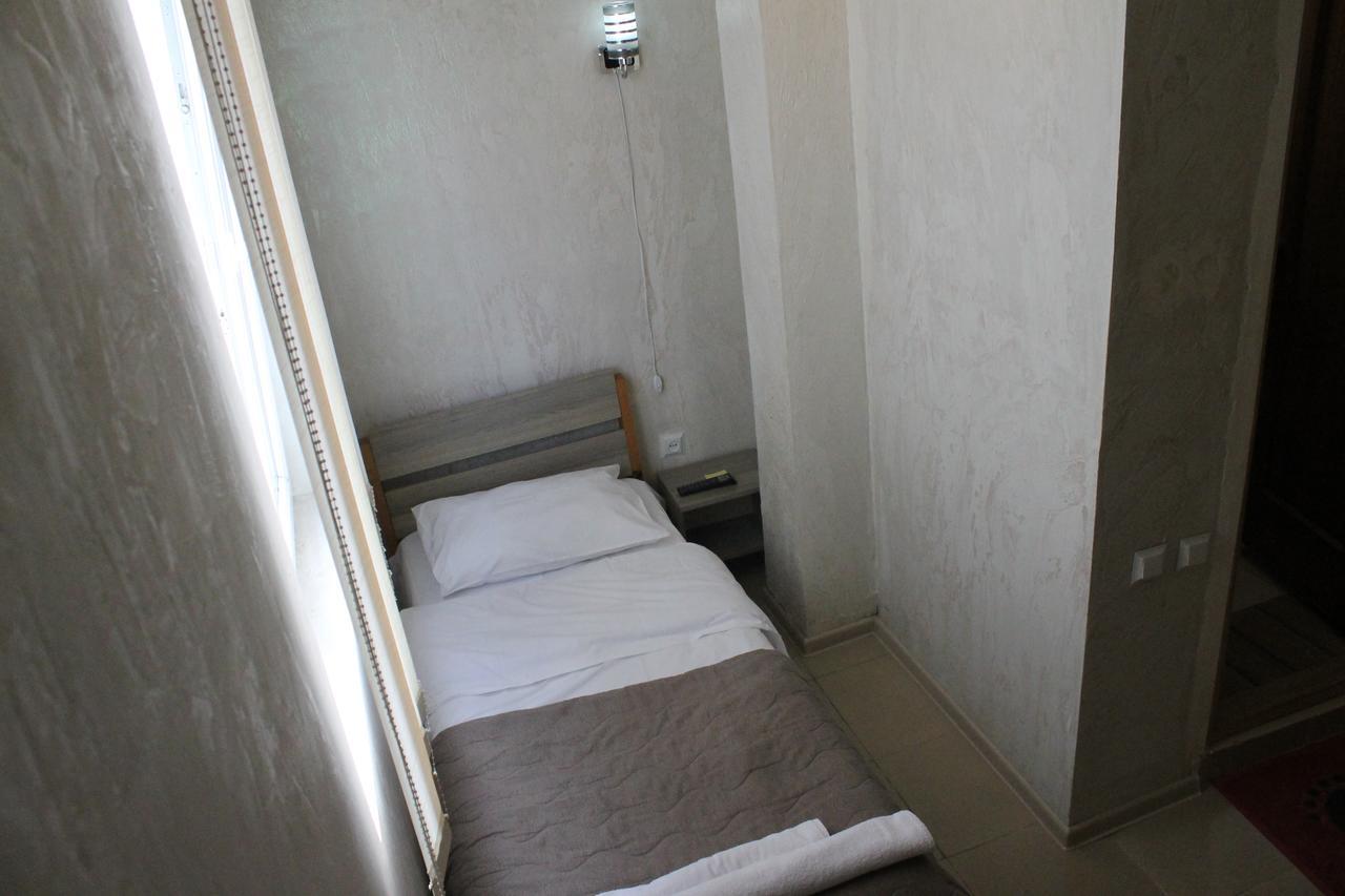 Hotel Lim บาทูมิ ภายนอก รูปภาพ