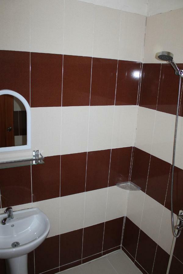 Hotel Lim บาทูมิ ภายนอก รูปภาพ