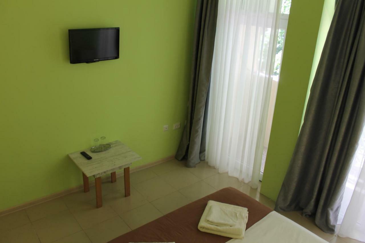 Hotel Lim บาทูมิ ภายนอก รูปภาพ